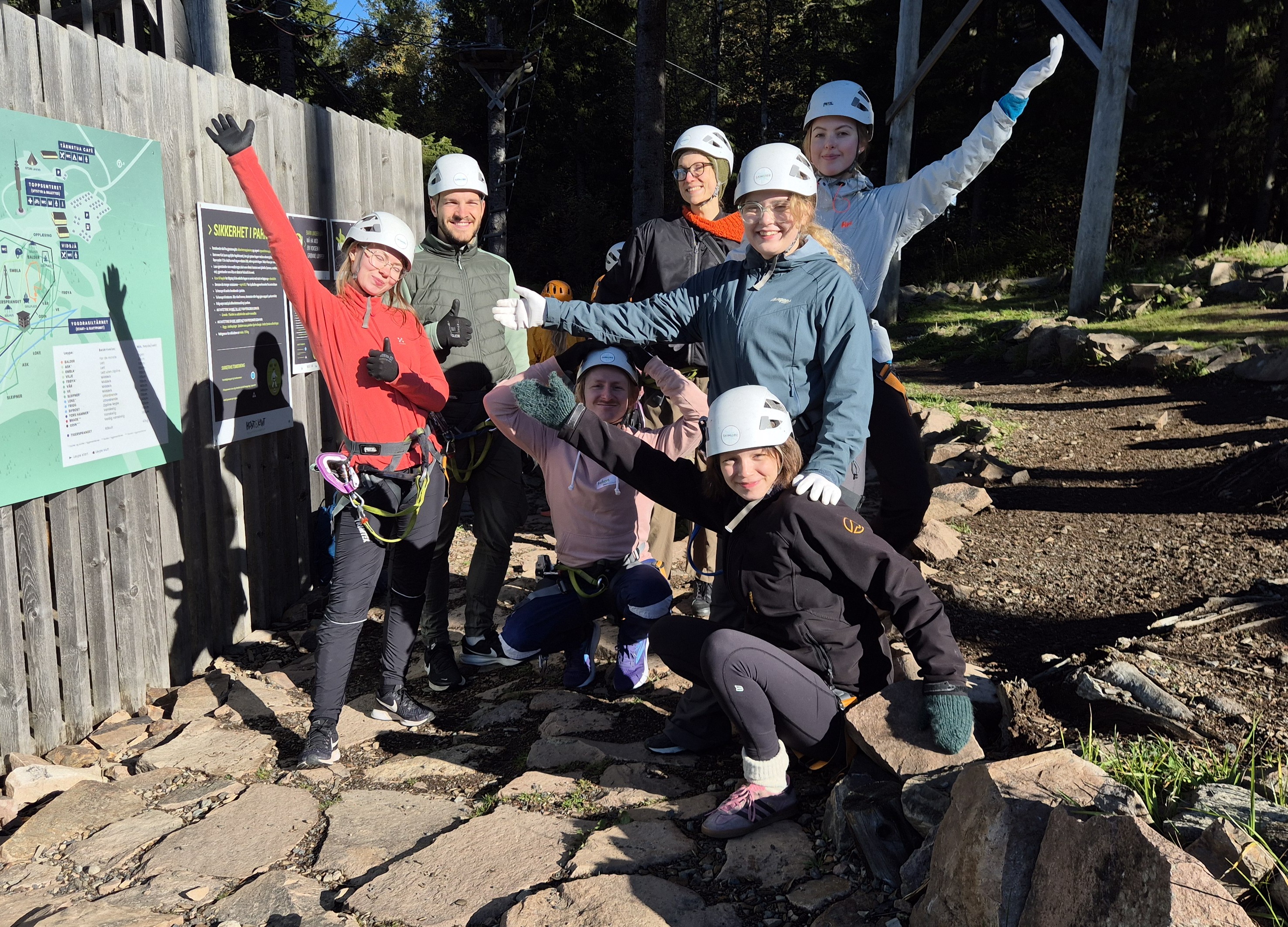 Gruppe på fjelltopp