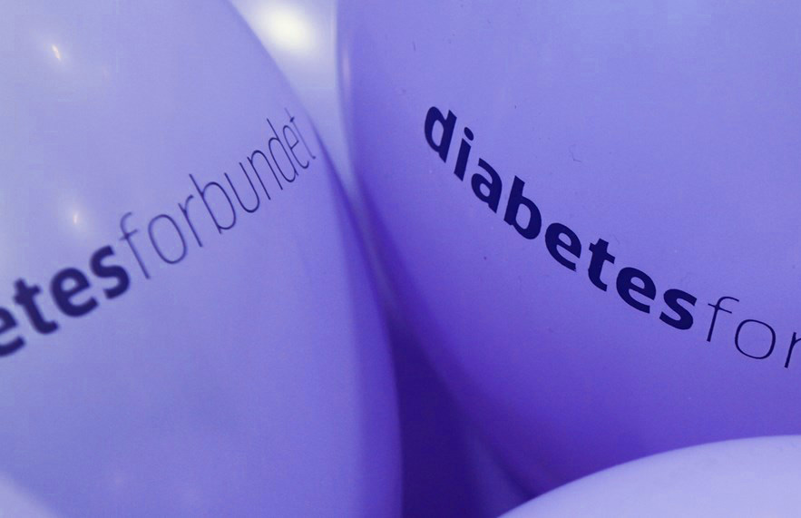 Lilla ballonger med logoen til Diabetesforbundet. Foto.